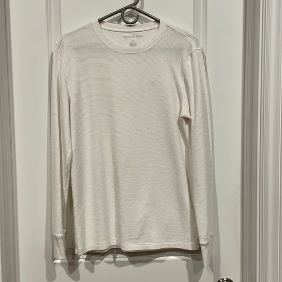 Men’s knit long sleeve shirt. - Picture 1 of 3